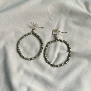 Earrings with tiny ‘chicklet’ beads in differentrent gold tones.